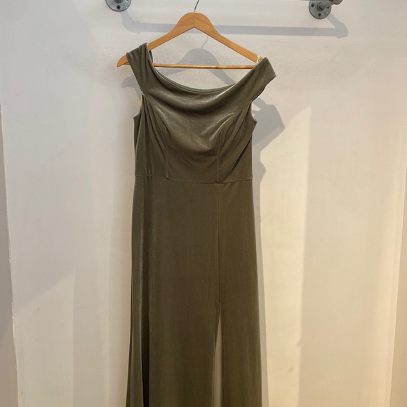 Off shoulder, Sage green velvet dress - Picture 1 of 6